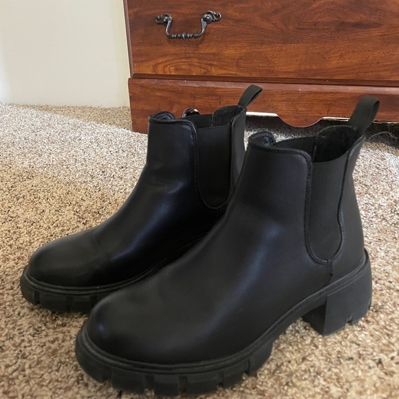 Steve Madden Howler Chelsea Boot - Picture 6 of 11